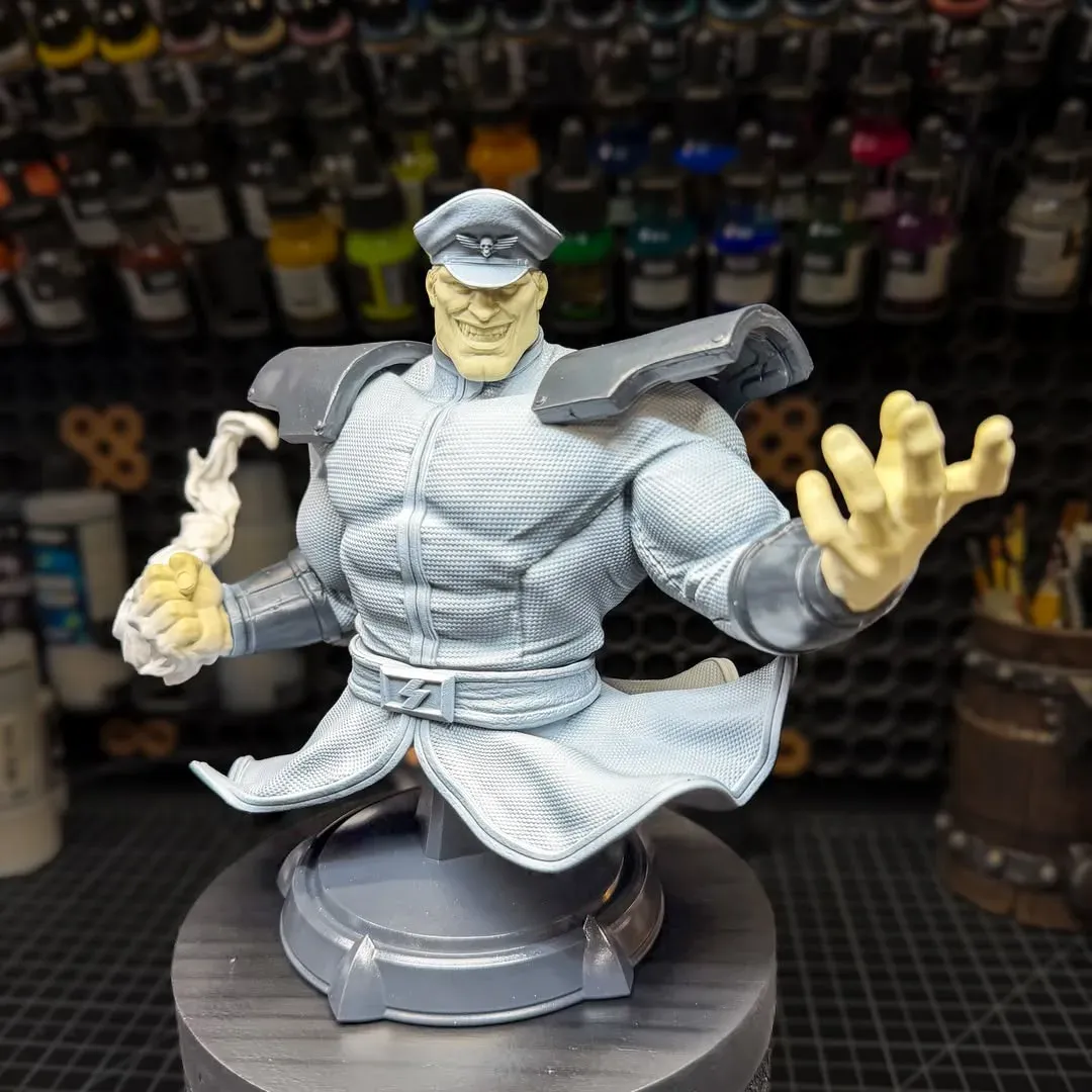 M. Bison bust primed in grey, front view