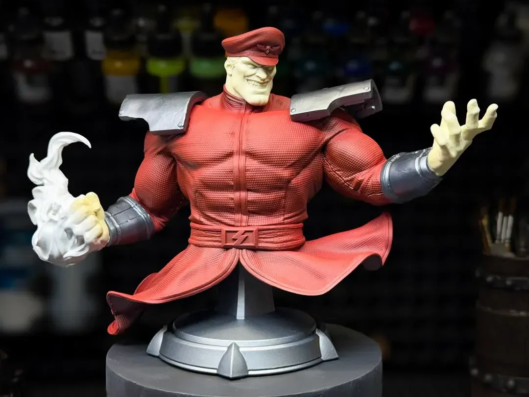 M. Bison bust, red suit and grey metal blocked in