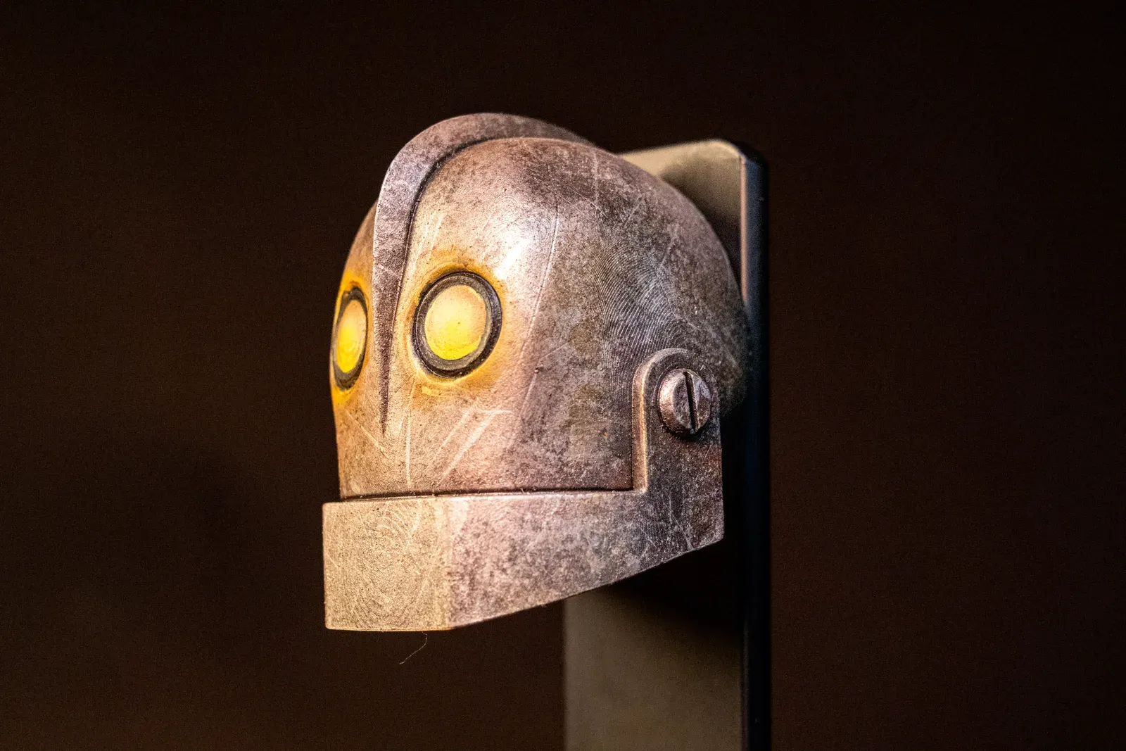 Iron Giant Magnet, view 3